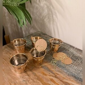 Set of 5 Gold Metal Bucket Favors with 5 Tags. Bucket measures 2 inches tall